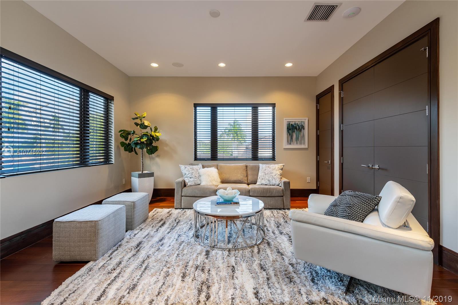 HOLLYWOOD LAKES SEC - Residential