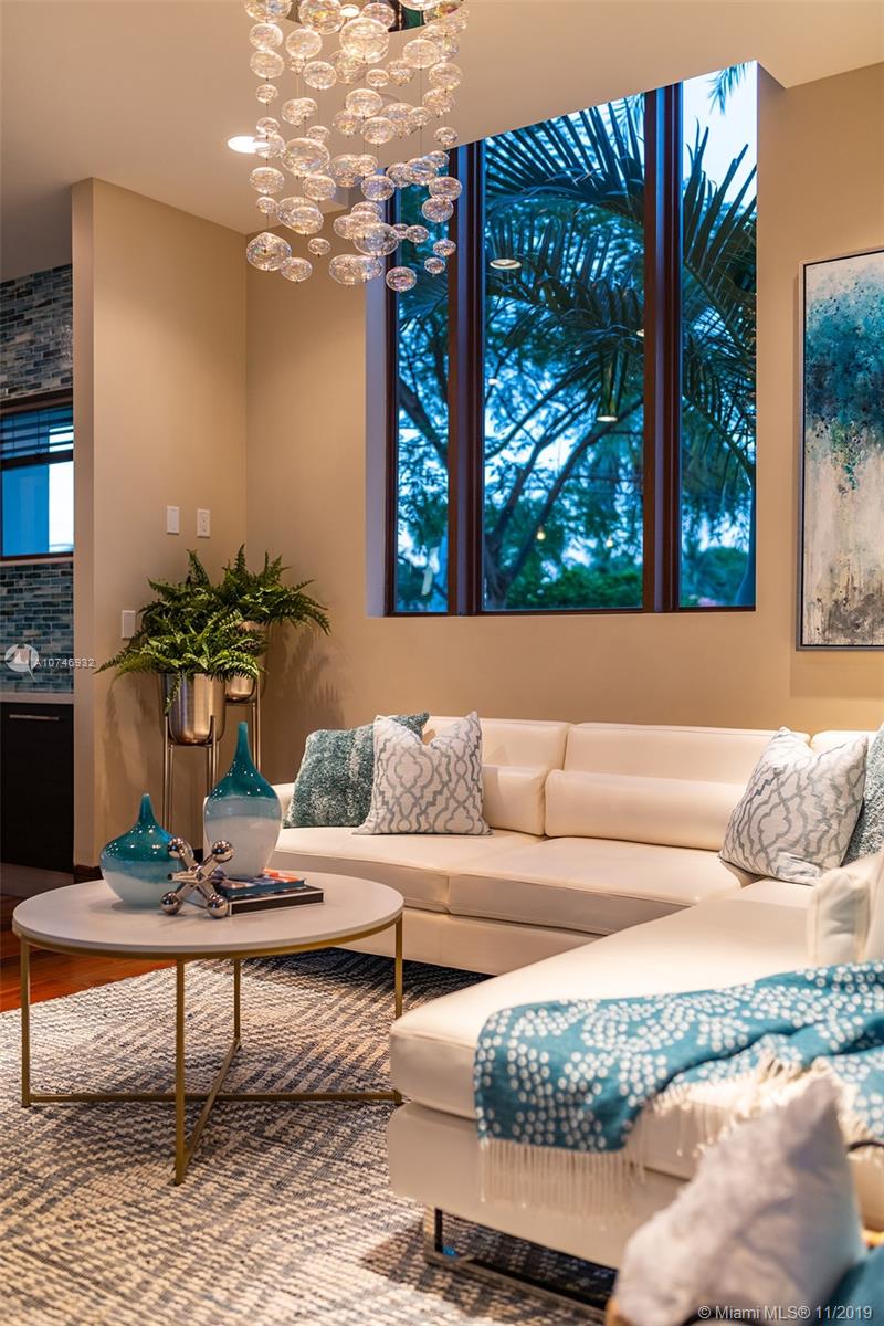 HOLLYWOOD LAKES SEC - Residential