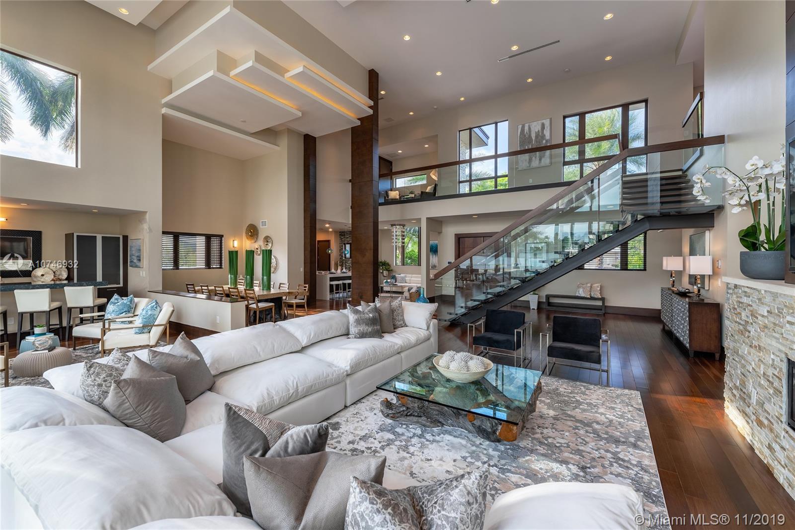 HOLLYWOOD LAKES SEC - Residential