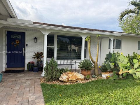 Tiny photo for 14241 SW 83rd St, Miami, FL 33183 (MLS # A12027851)