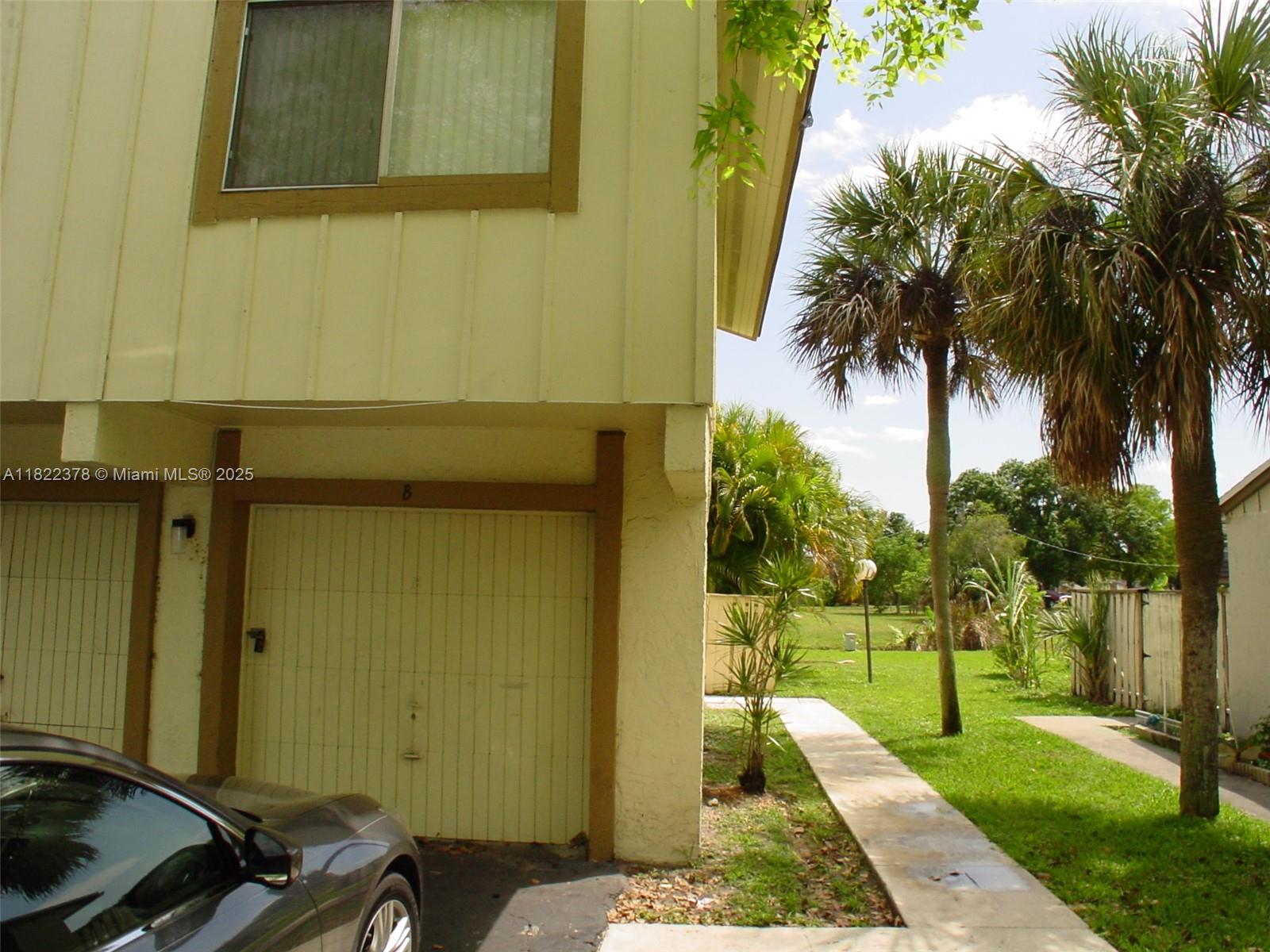 Great Townhouse 2 Bed / 1.5 Bath, corner unit, one car garage, washer and dryer inside unit, freshly painted, canal view. Section 8 OK. Very easy to show, on Lock box.