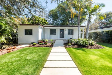 Photo of 905 Tangier St, Coral Gables, FL 33134 (MLS # A11975422)