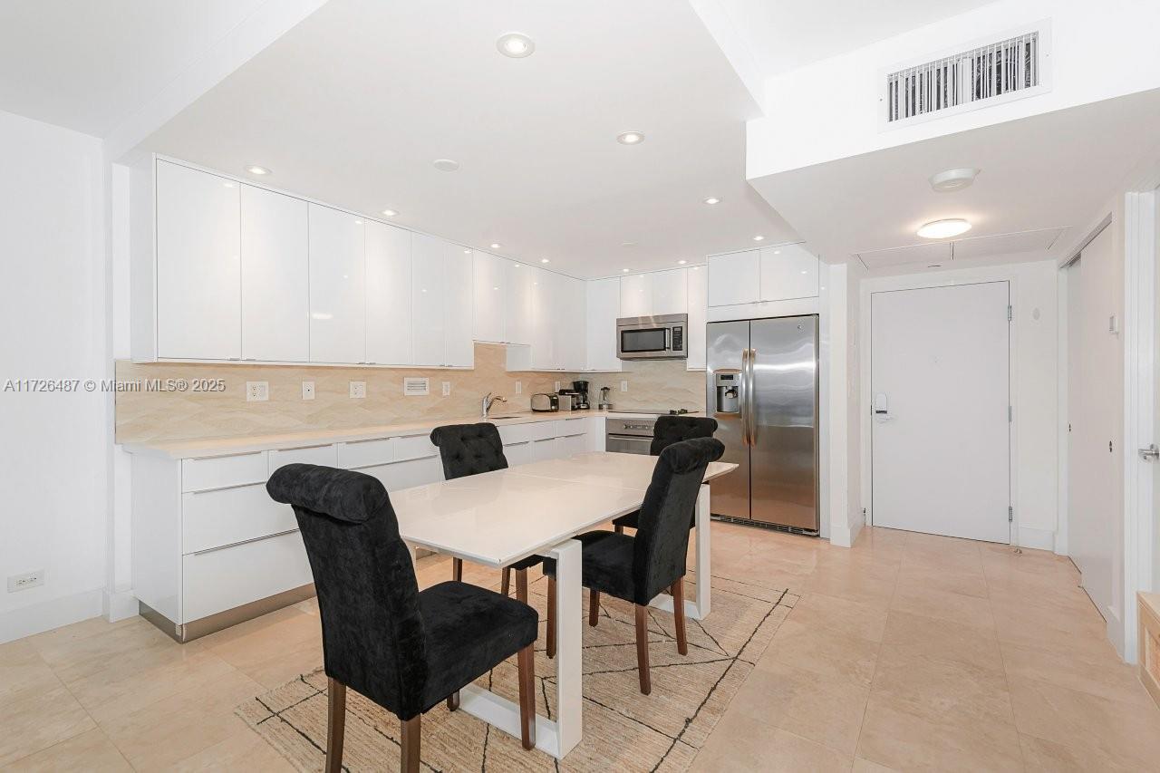 2301 Collins Ave 1515