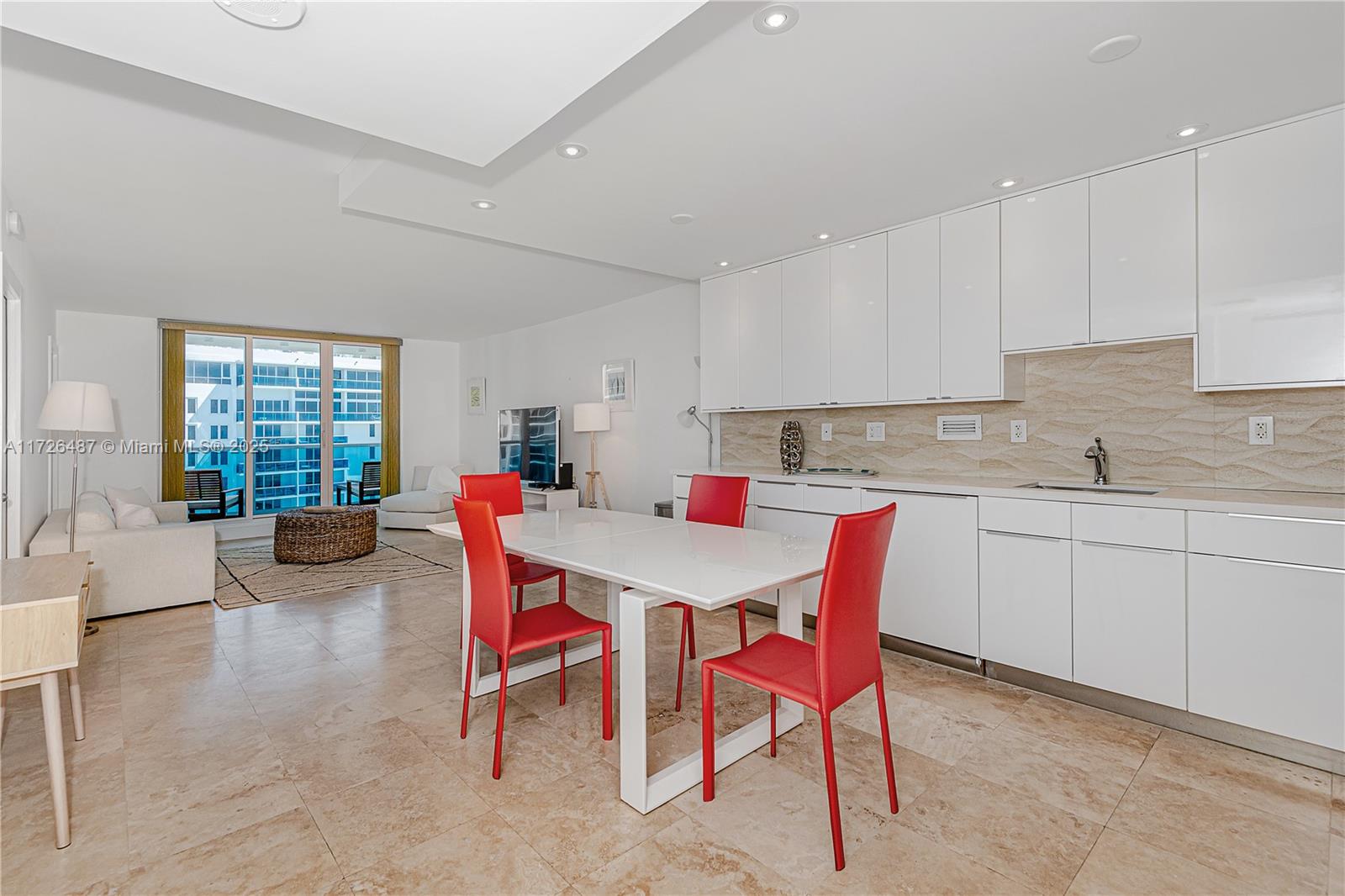 2301 Collins Ave 1515