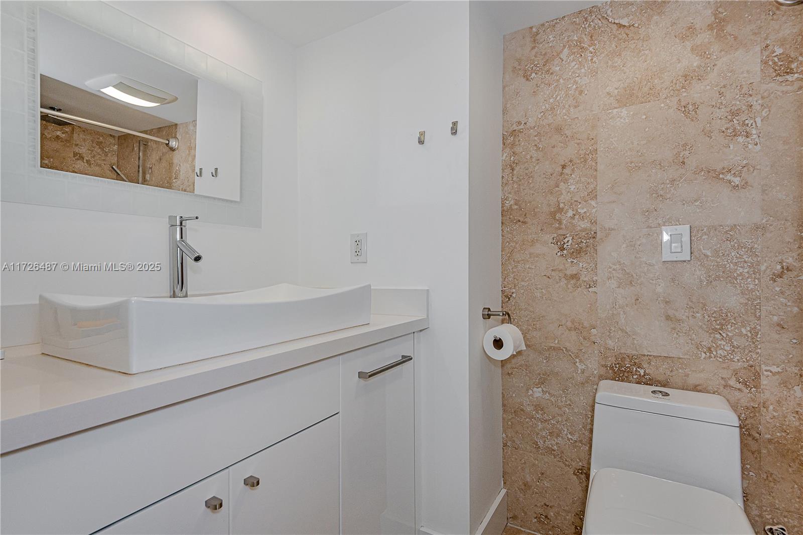 2301 Collins Ave 1515