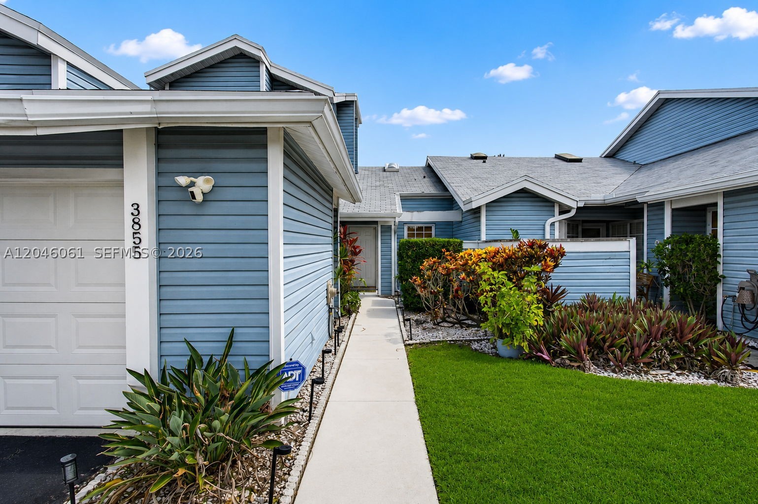 3855 Island Club Cir