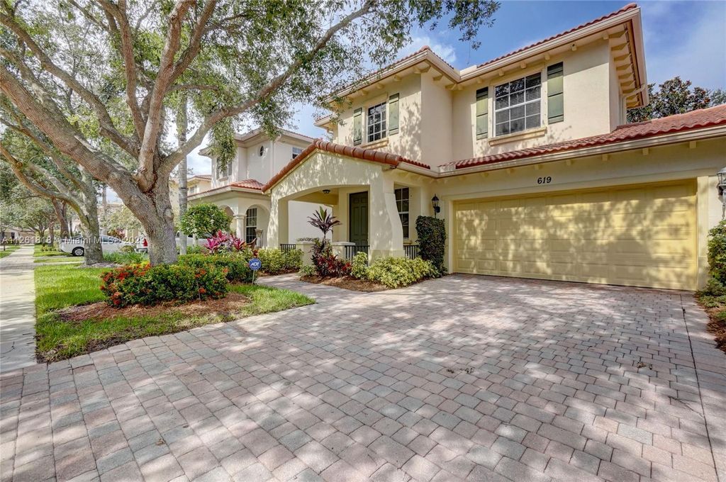 Photo of 619 Castle Dr, Palm Beach Gardens, FL 33410 (MLS # A11261818)