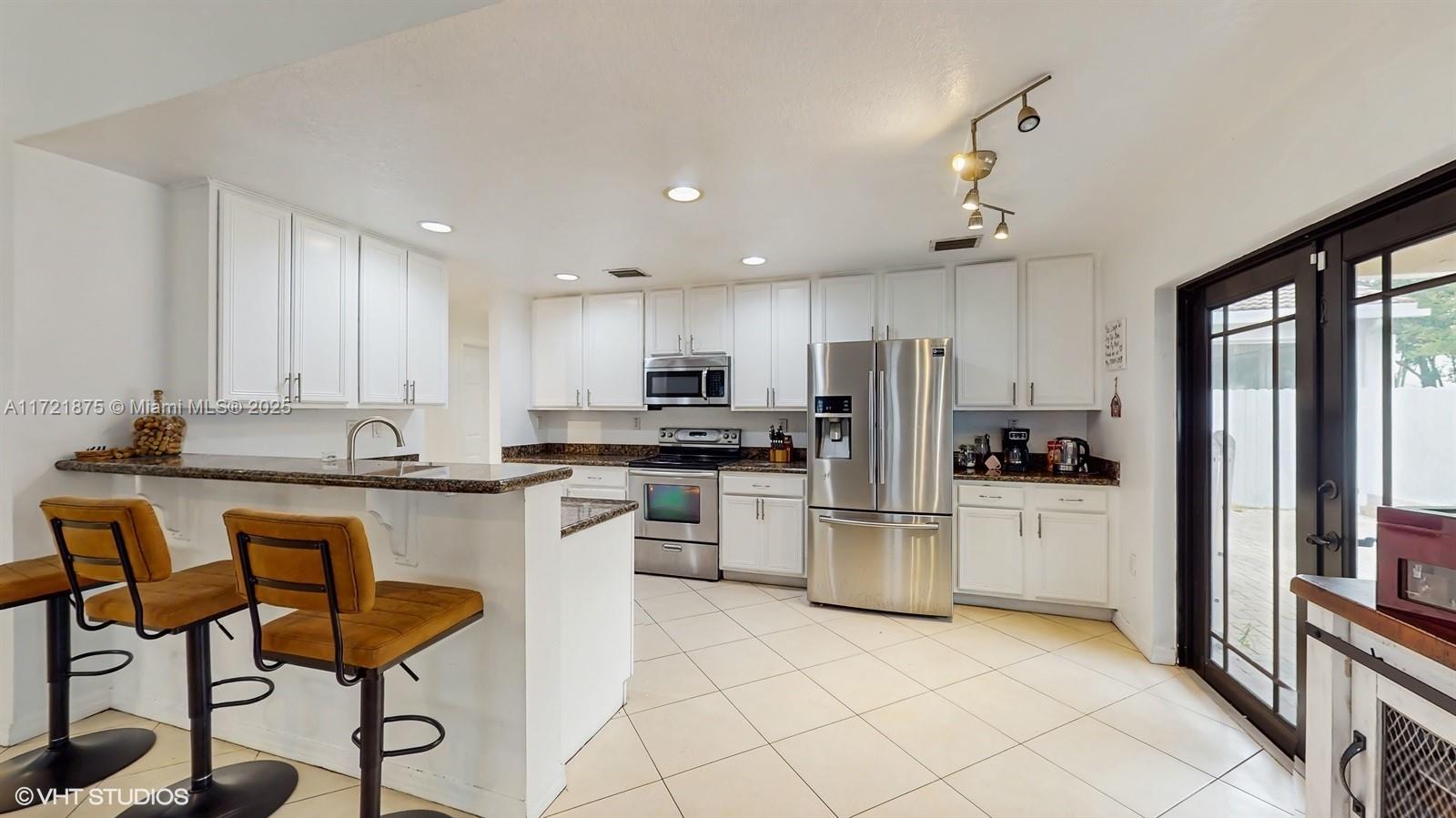 DORAL GARNENS - Residential