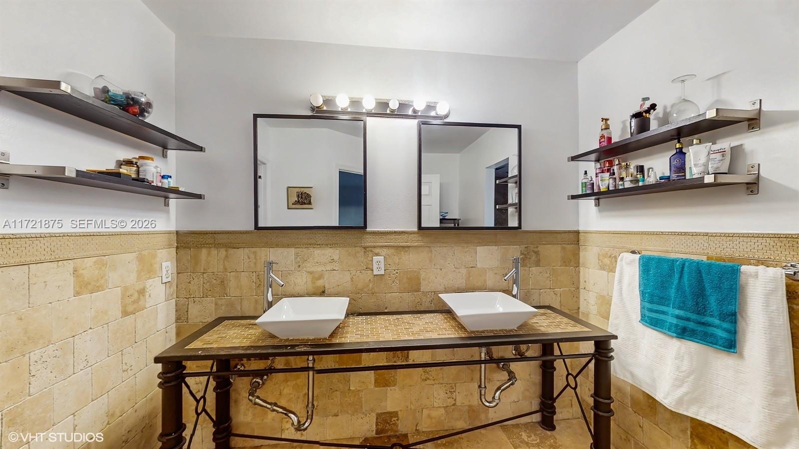 DORAL GARNENS - Residential