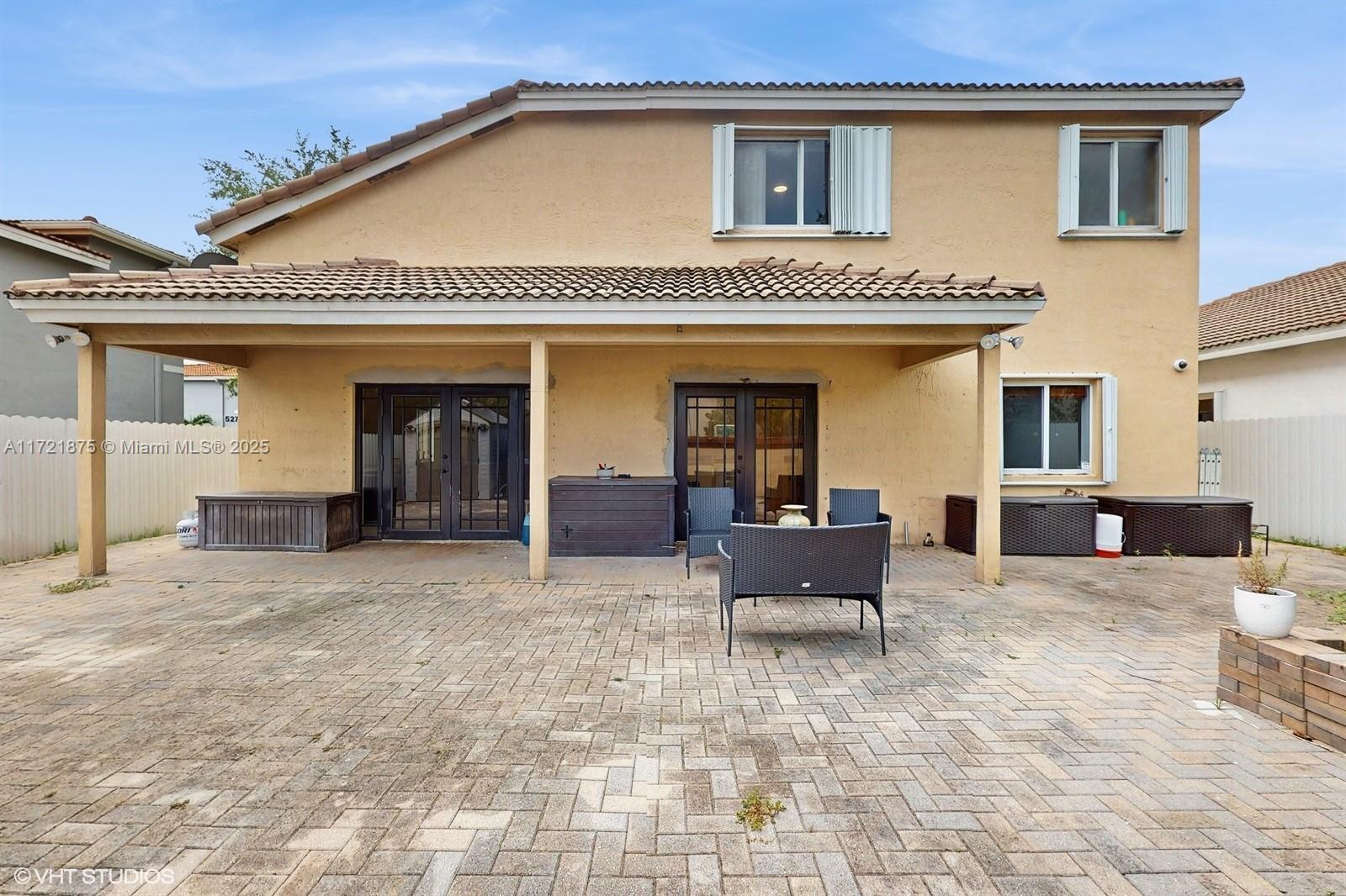 DORAL GARNENS - Residential