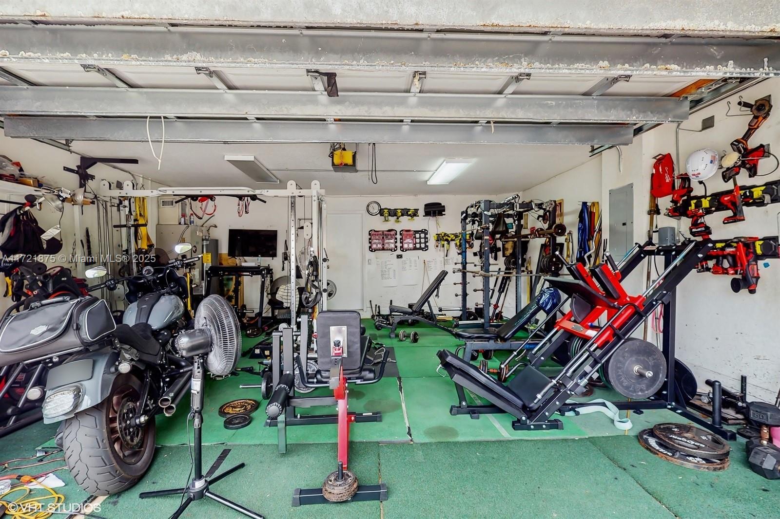 DORAL GARNENS - Residential