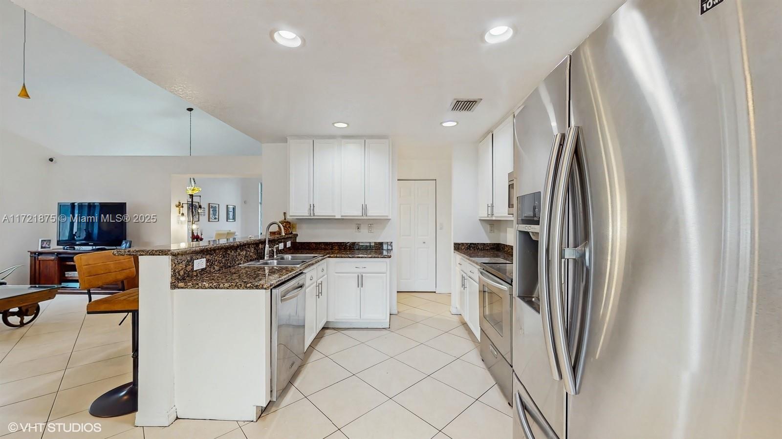 DORAL GARNENS - Residential