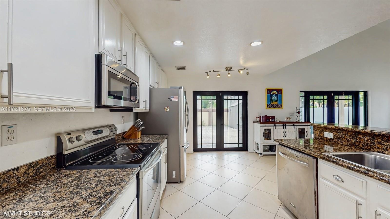 DORAL GARNENS - Residential