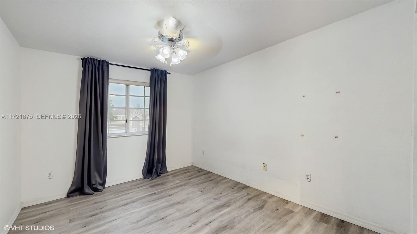 DORAL GARNENS - Residential