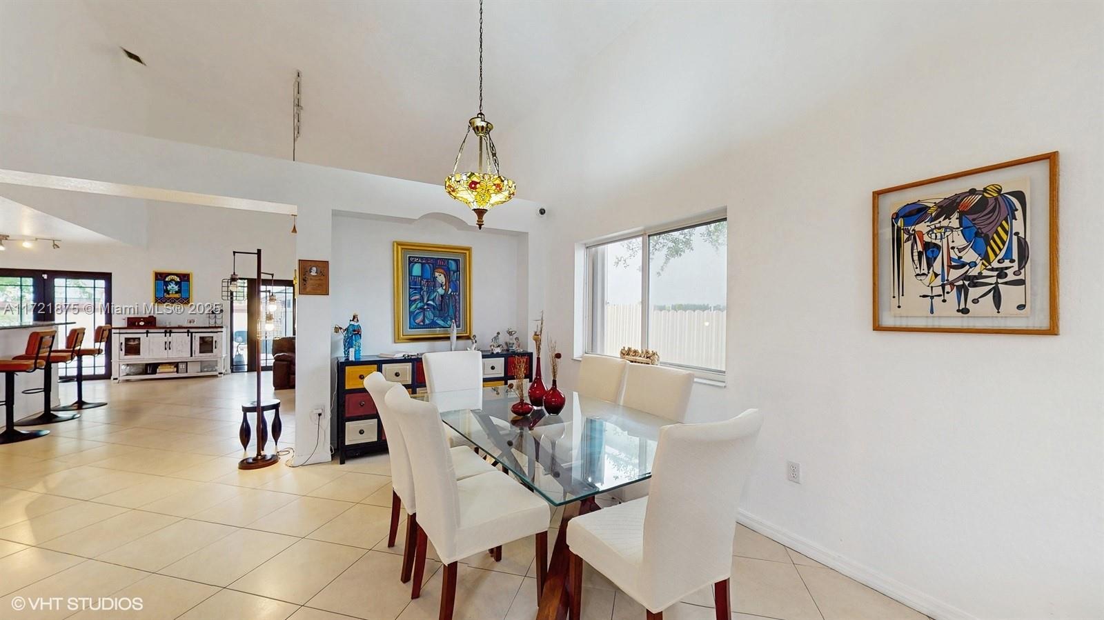 DORAL GARNENS - Residential