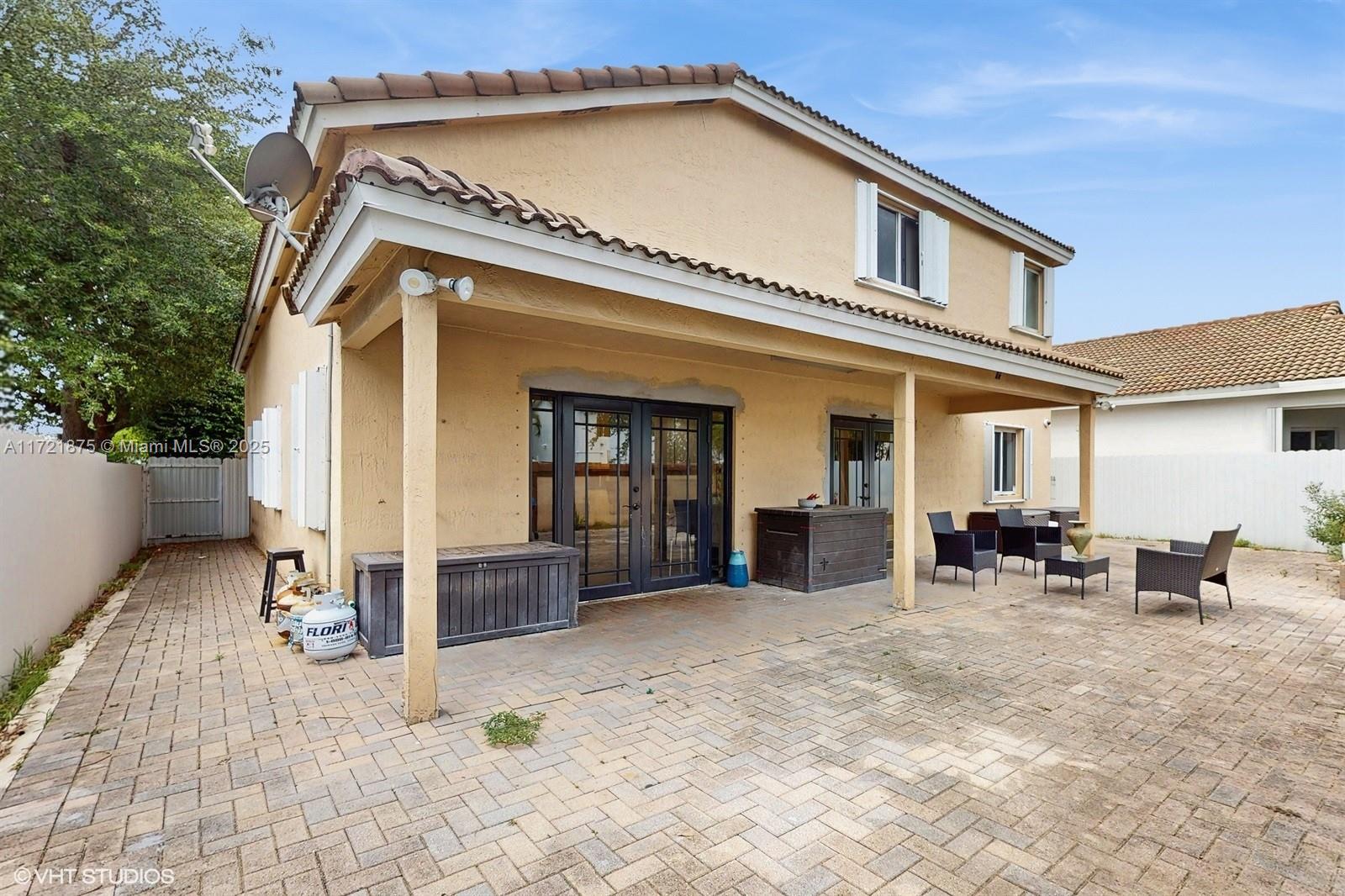 DORAL GARNENS - Residential