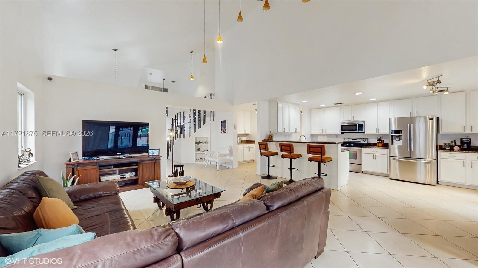 DORAL GARNENS - Residential