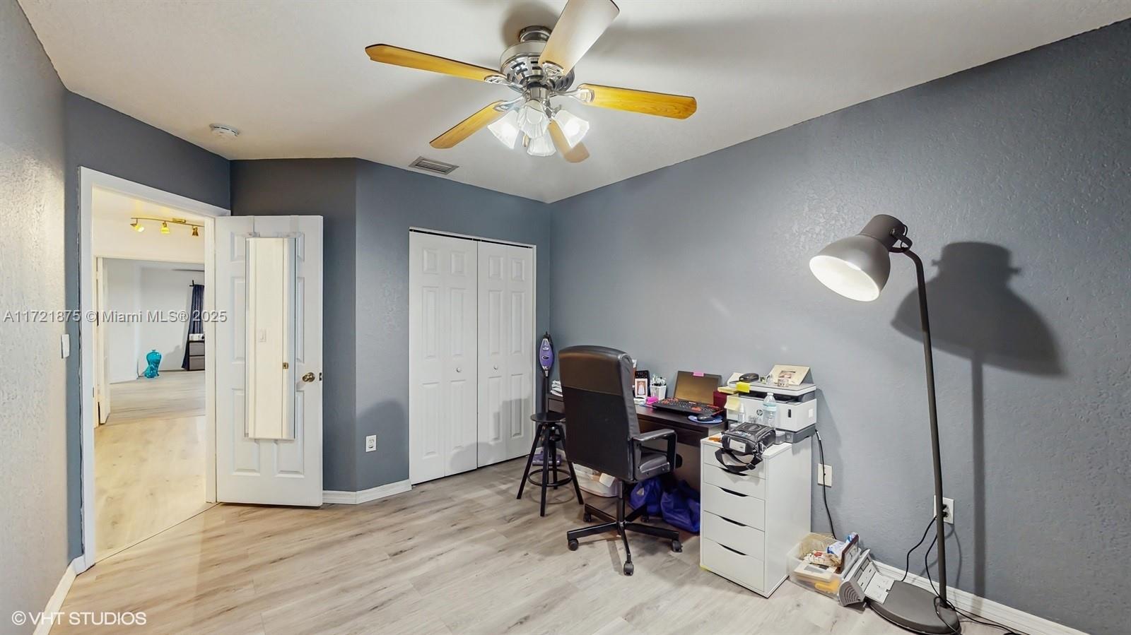 DORAL GARNENS - Residential