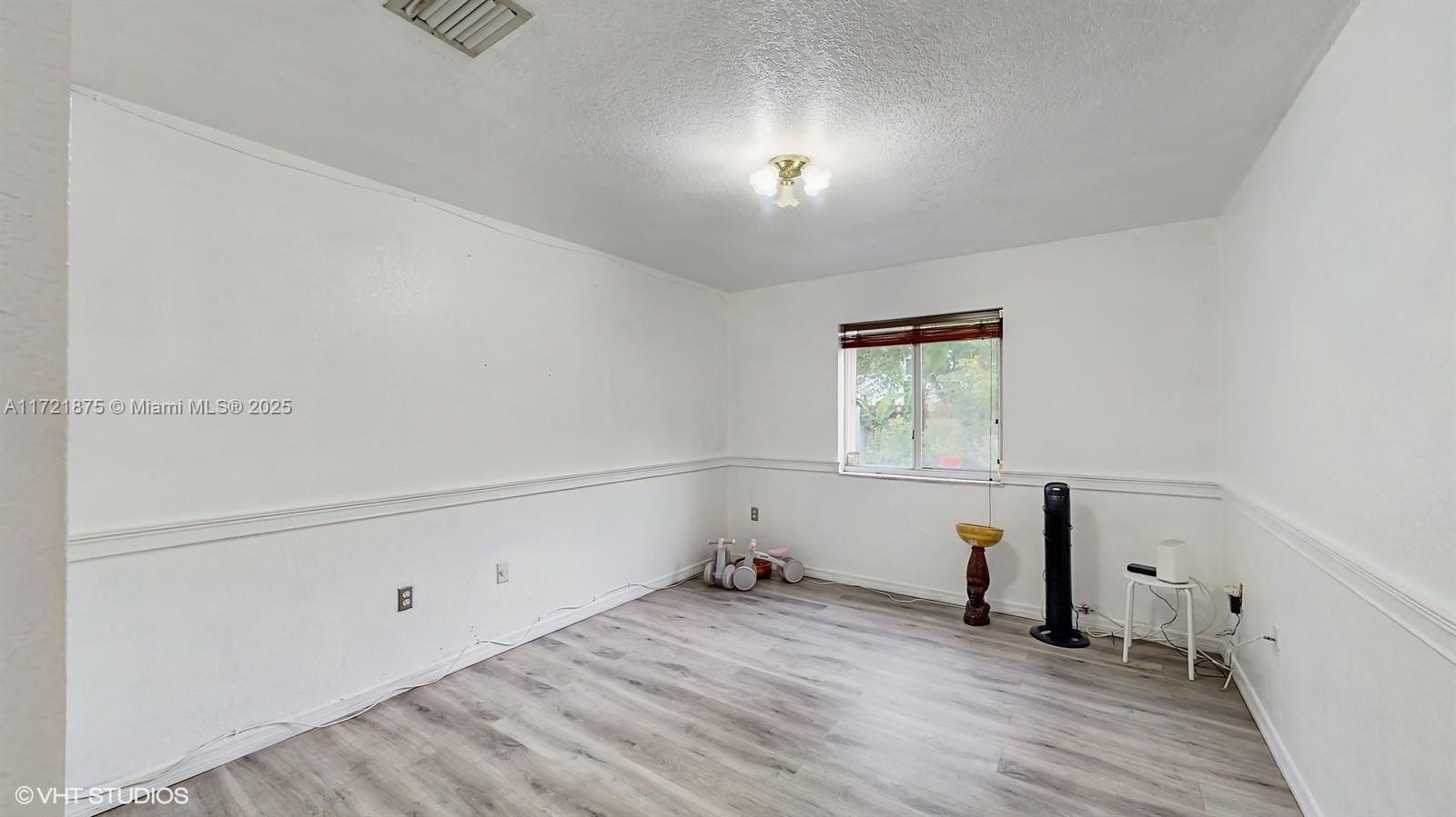 DORAL GARNENS - Residential