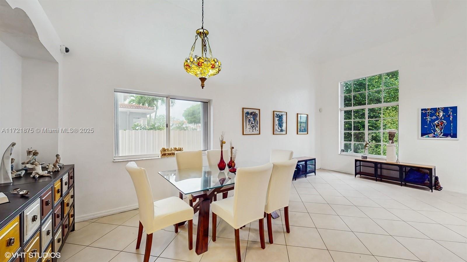 DORAL GARNENS - Residential