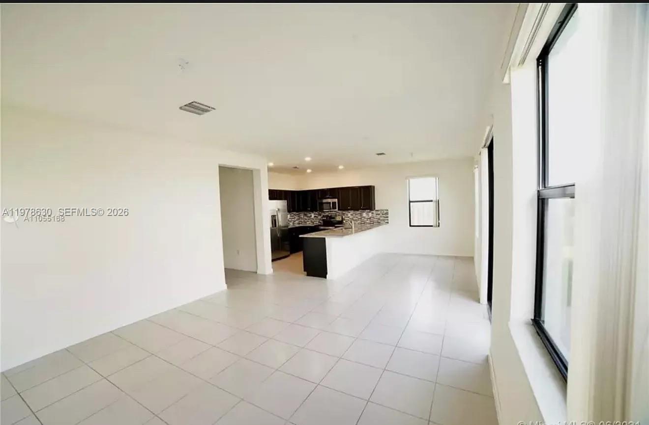 COCO PALM ESTATES - Residential Lease