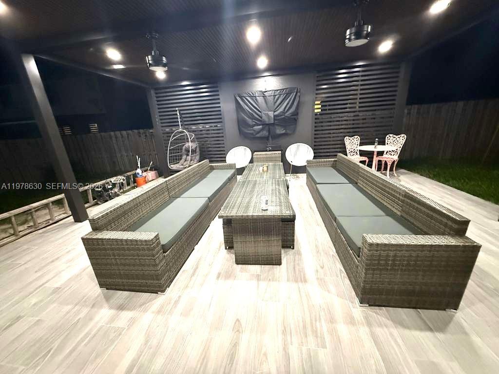 COCO PALM ESTATES - Residential Lease