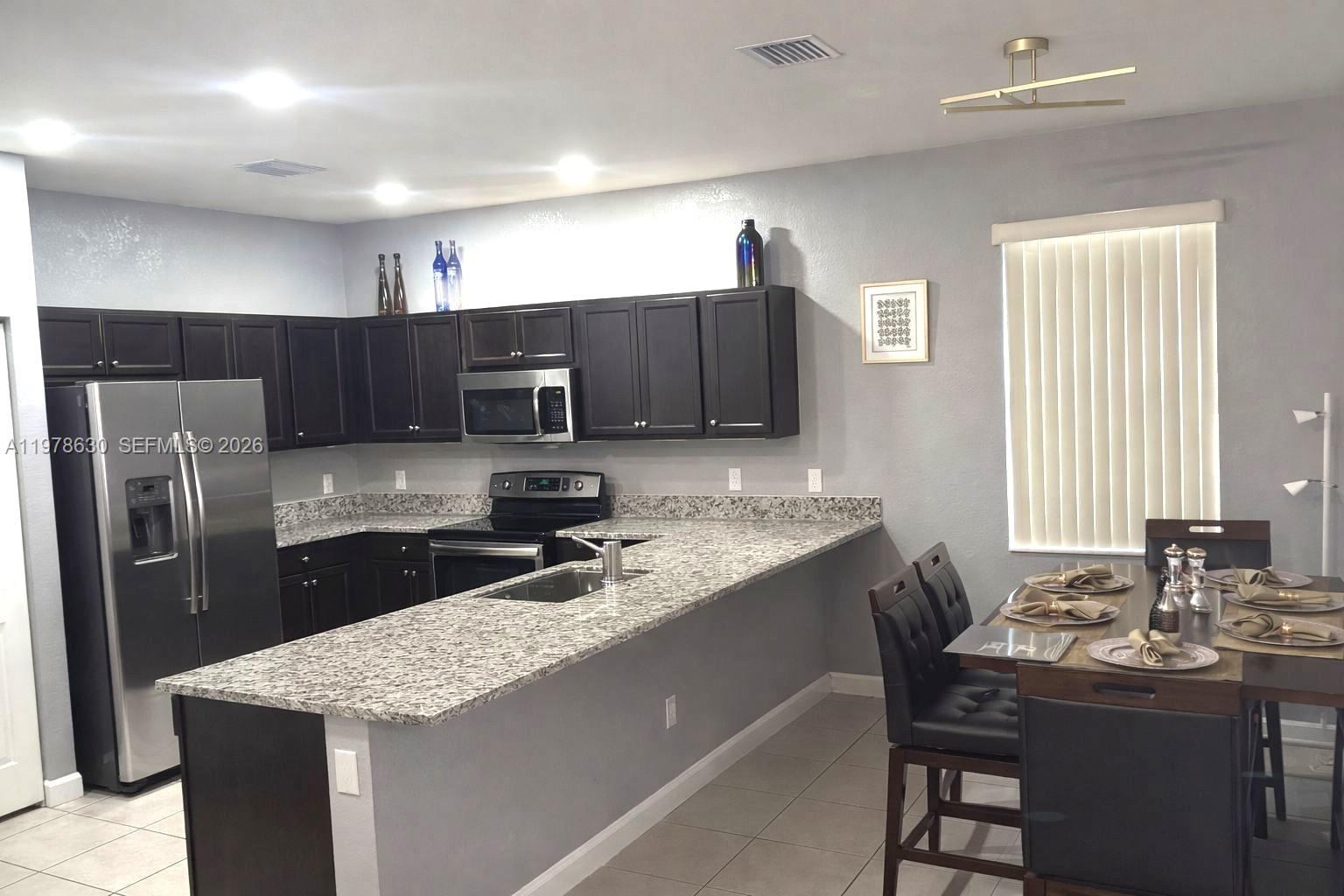 COCO PALM ESTATES - Residential Lease