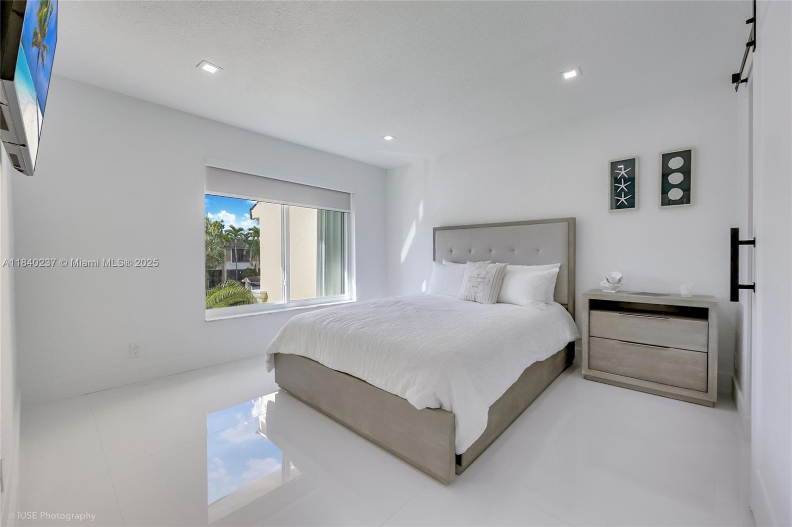 LEEWARD POINT CONDO - Residential