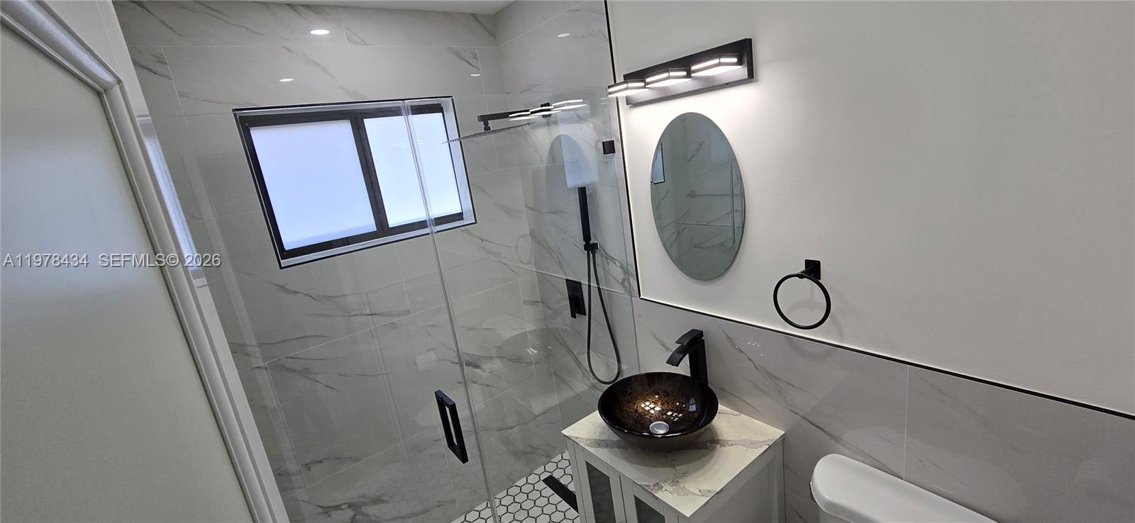 SOUTH BAY ESTATES - Residential Lease