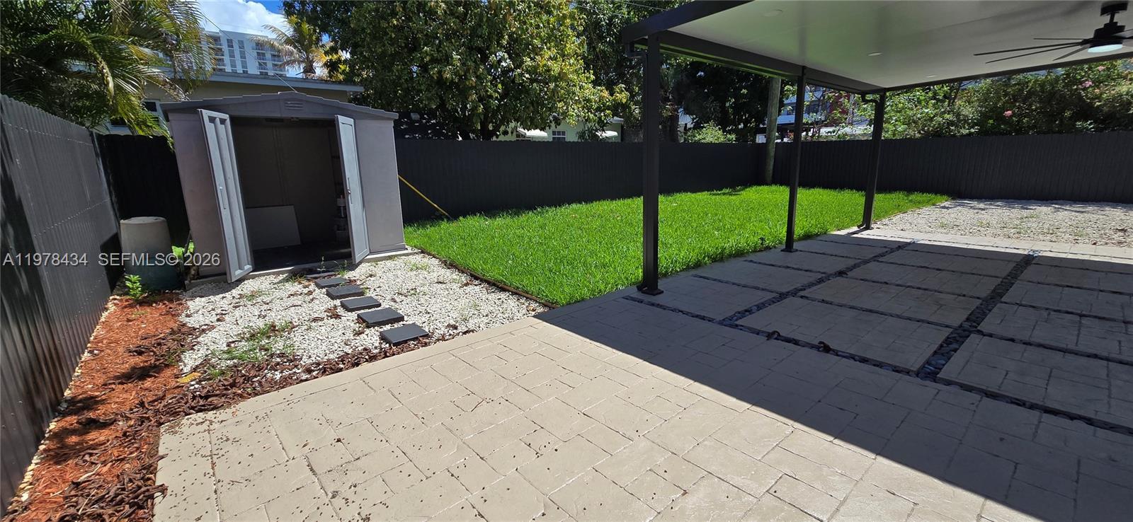 SOUTH BAY ESTATES - Residential Lease