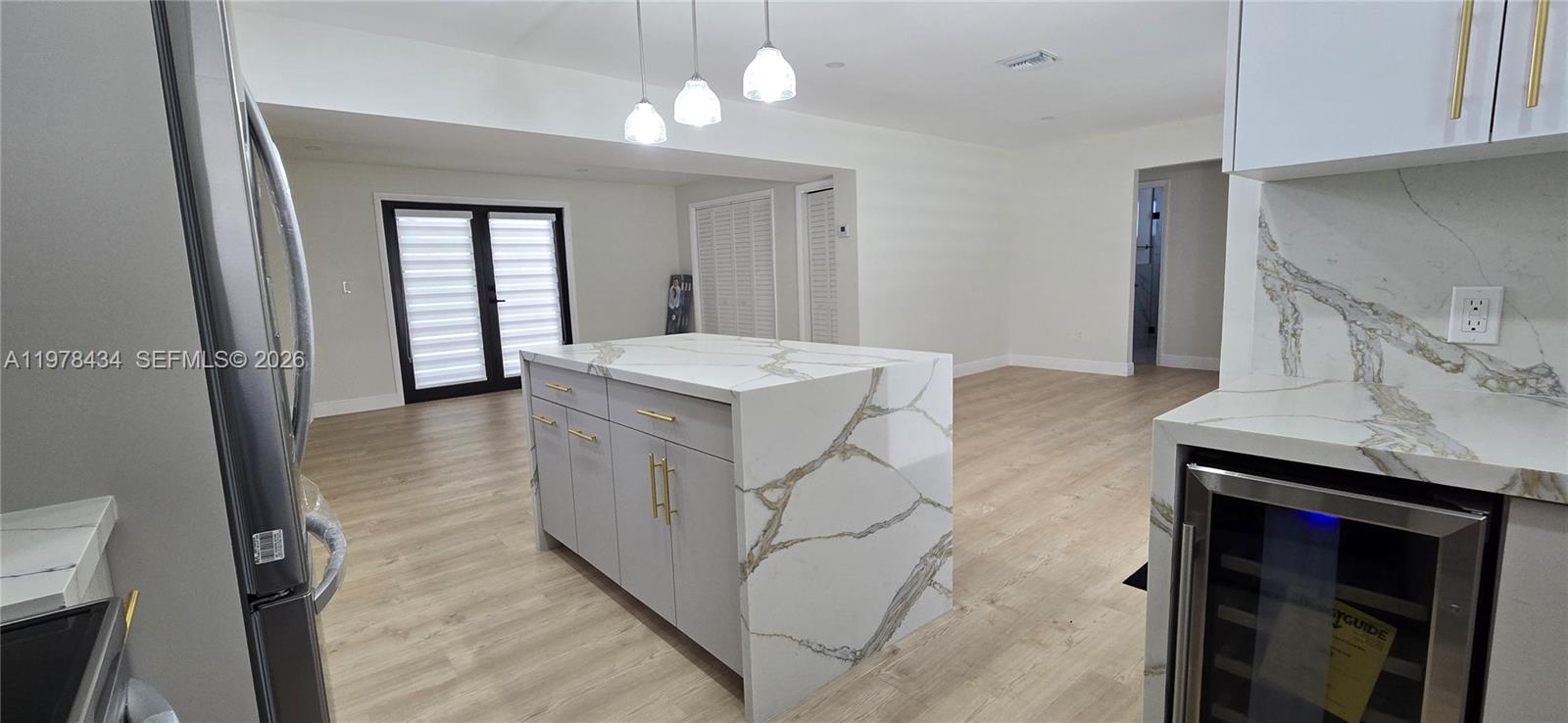 SOUTH BAY ESTATES - Residential Lease