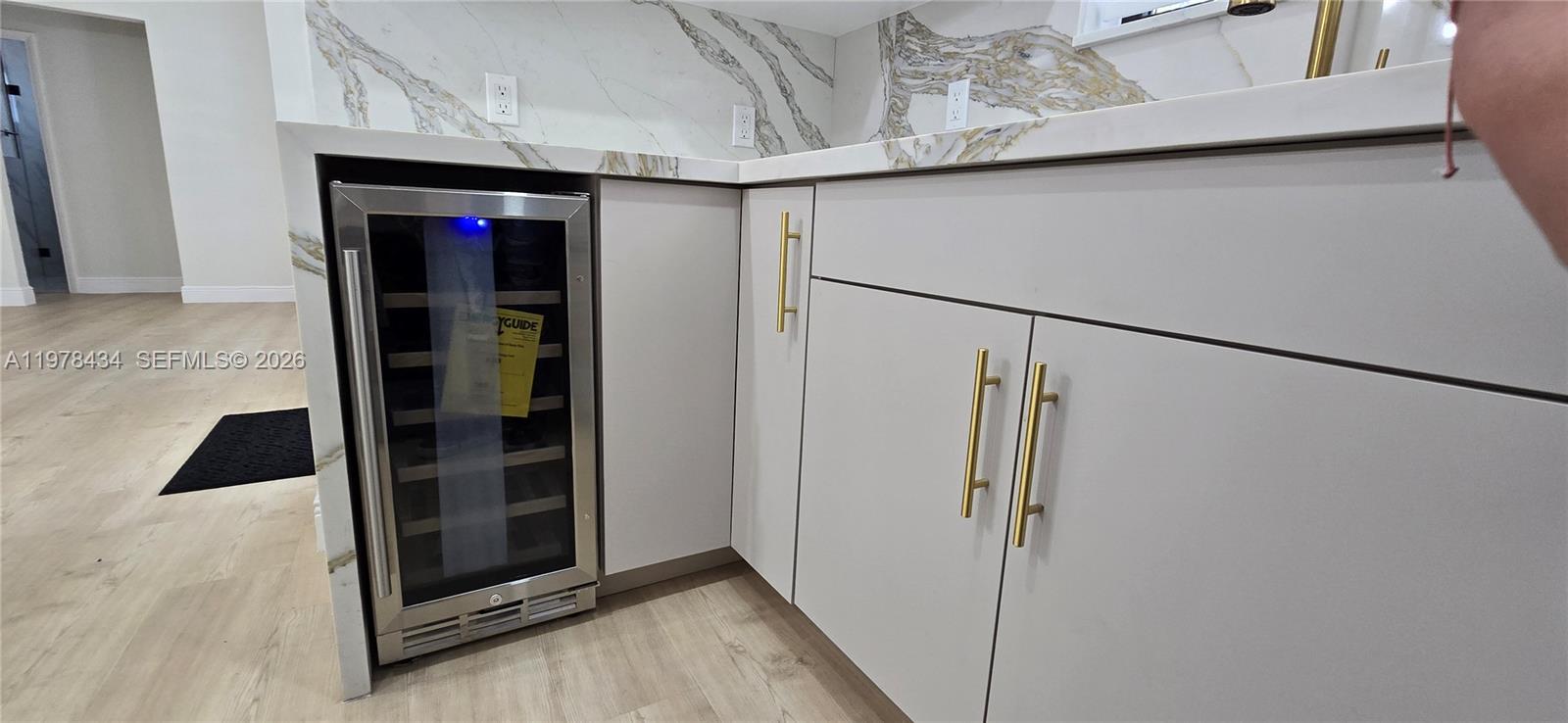 SOUTH BAY ESTATES - Residential Lease