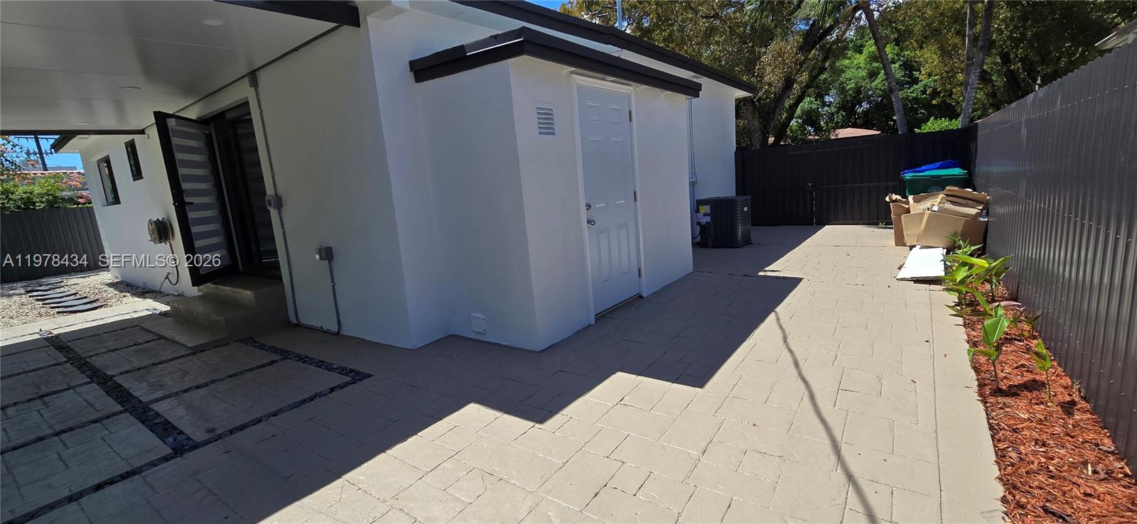 SOUTH BAY ESTATES - Residential Lease