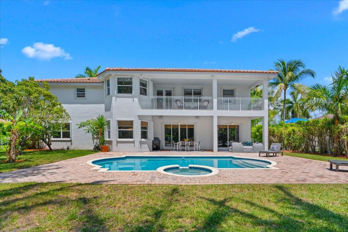 1427 Victoria Isle Dr