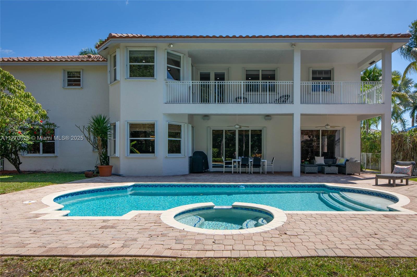 1427 Victoria Isle Dr