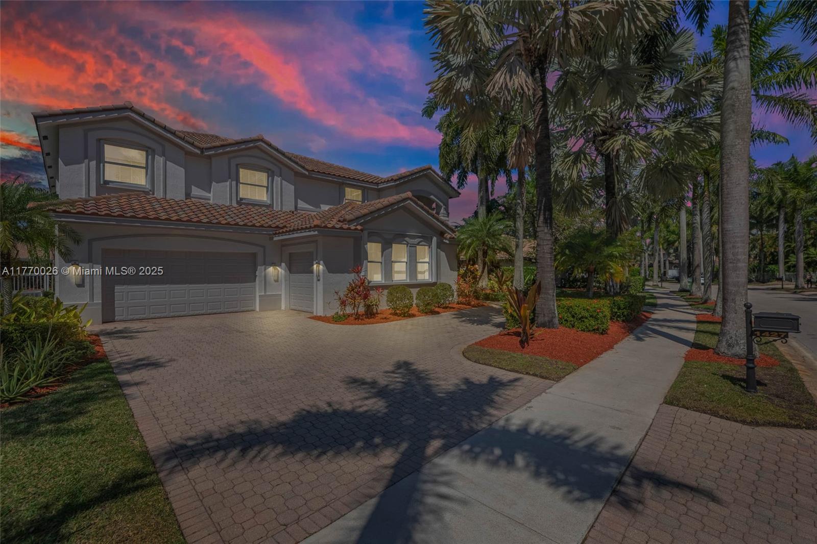 1427 Victoria Isle Dr