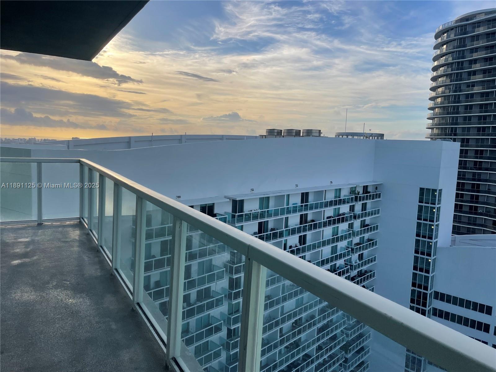 1900 N Bayshore Dr 4109