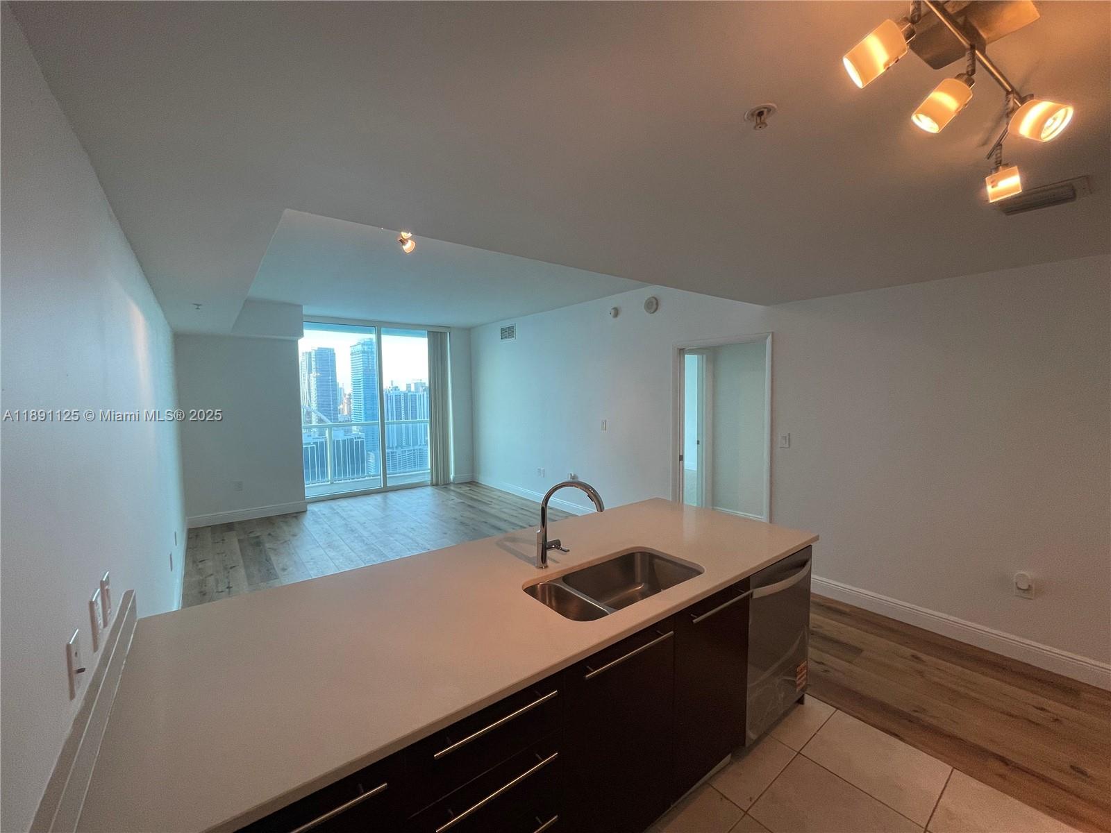 1900 N Bayshore Dr 4109