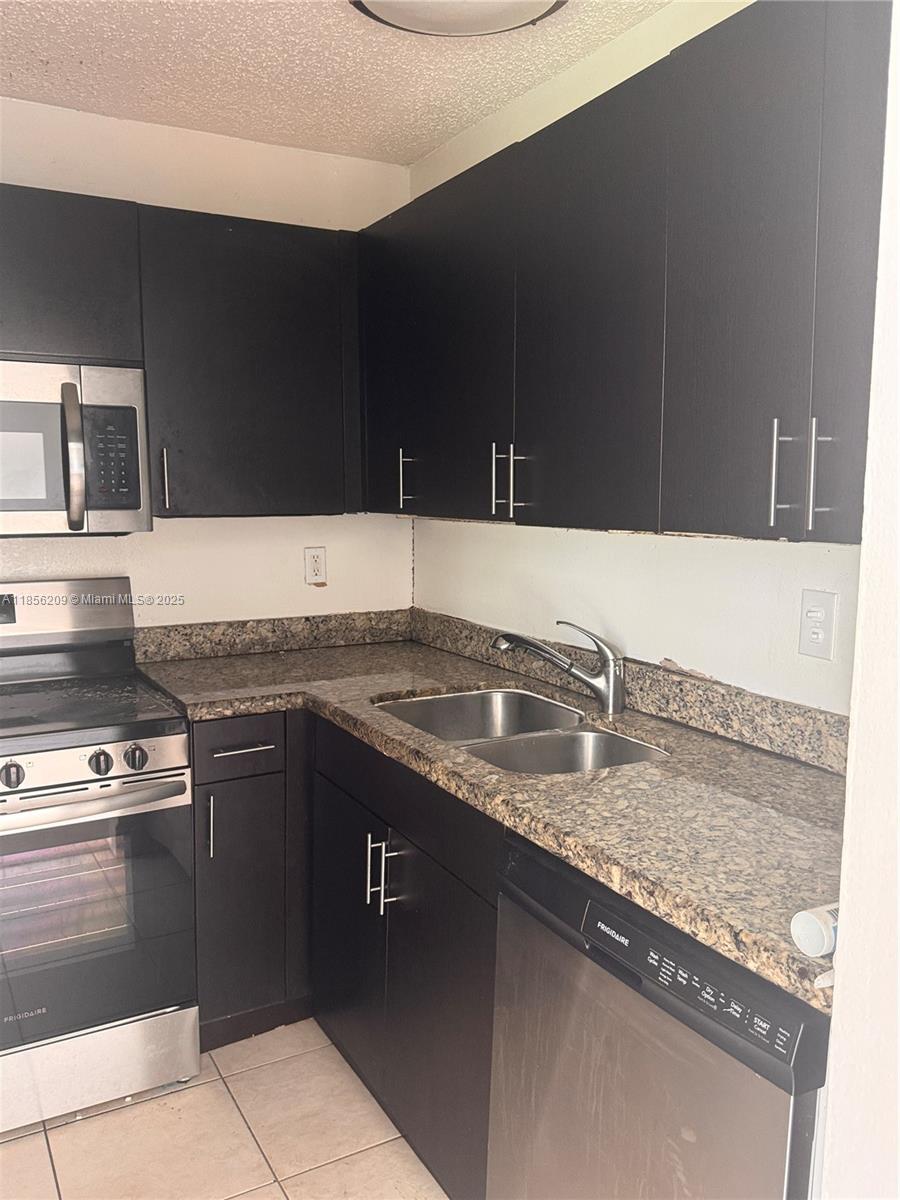 this beautiful 2 bedrooms and 2 baths apartment is ready to move in, recently updated with new floors. location is great very close to highways. Montecarlo condominium has a nice amenities and 24 hours gated,