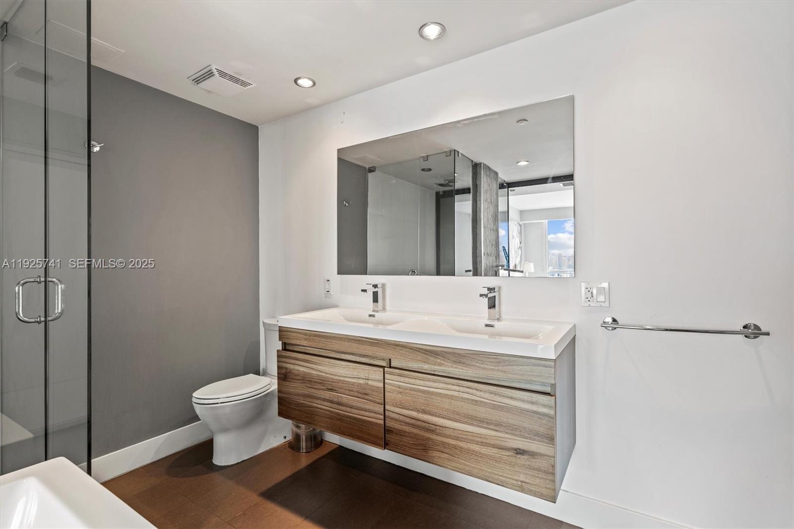 THE BENTLEY BAY CONDO - Residential