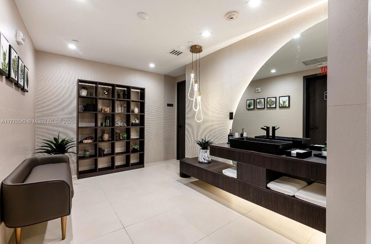 TDR TOWER III CONDO - Residential Lease