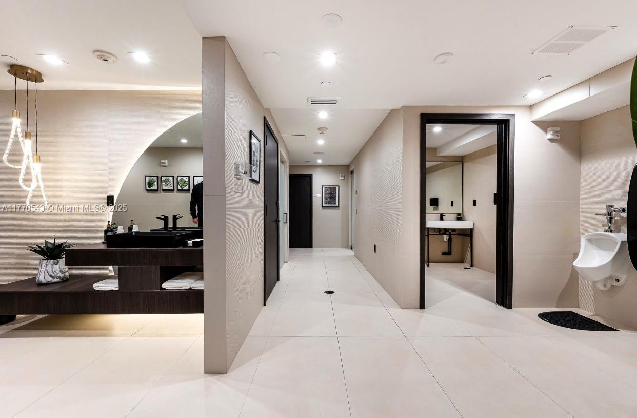 TDR TOWER III CONDO - Residential Lease