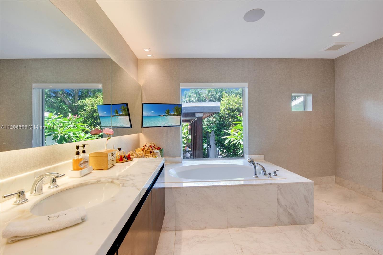 BAY HEIGHTS - Residential