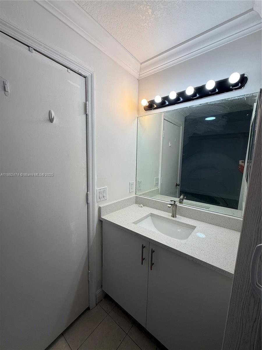 VENETIA GROVE - Residential Lease