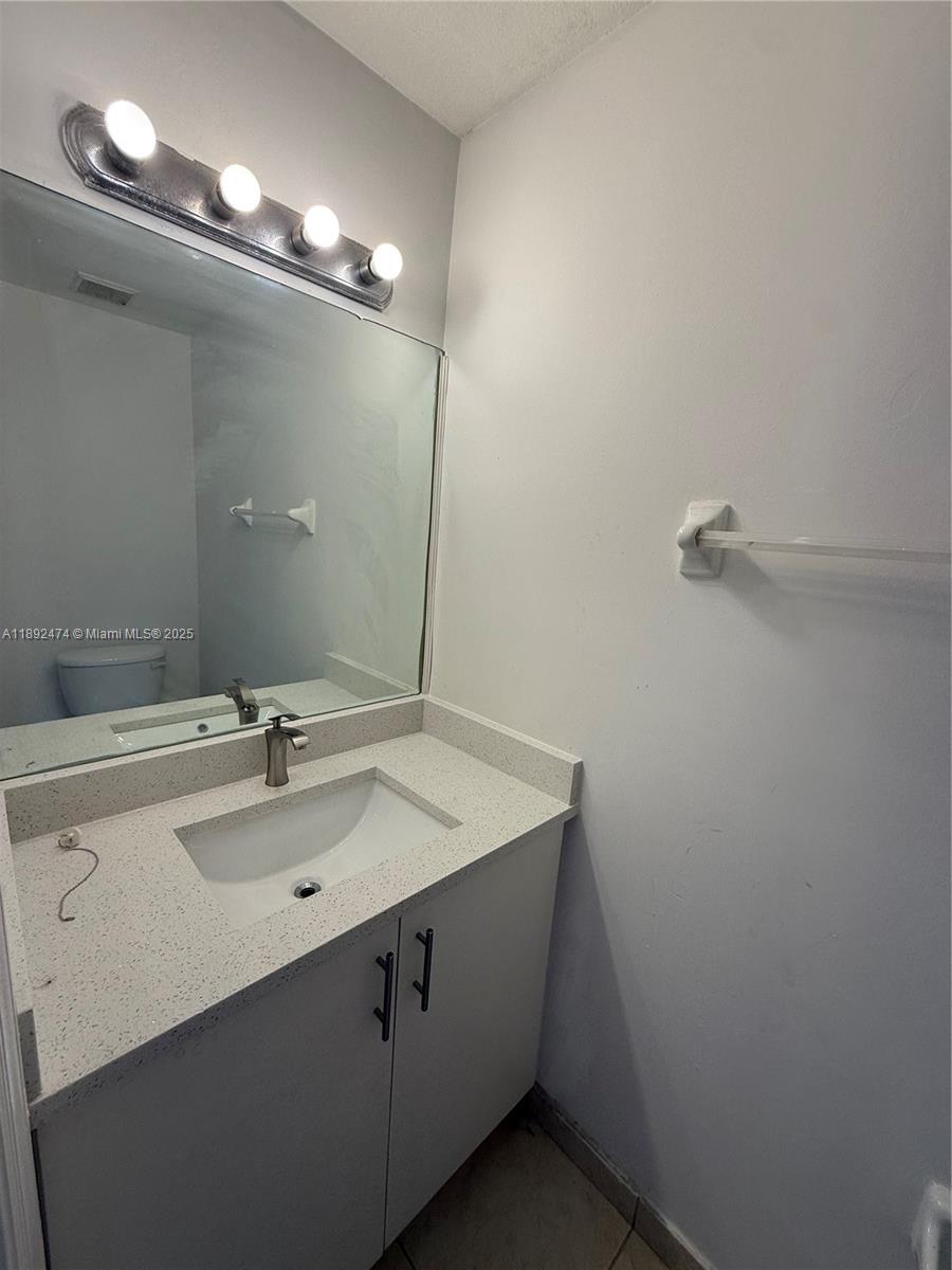 VENETIA GROVE - Residential Lease