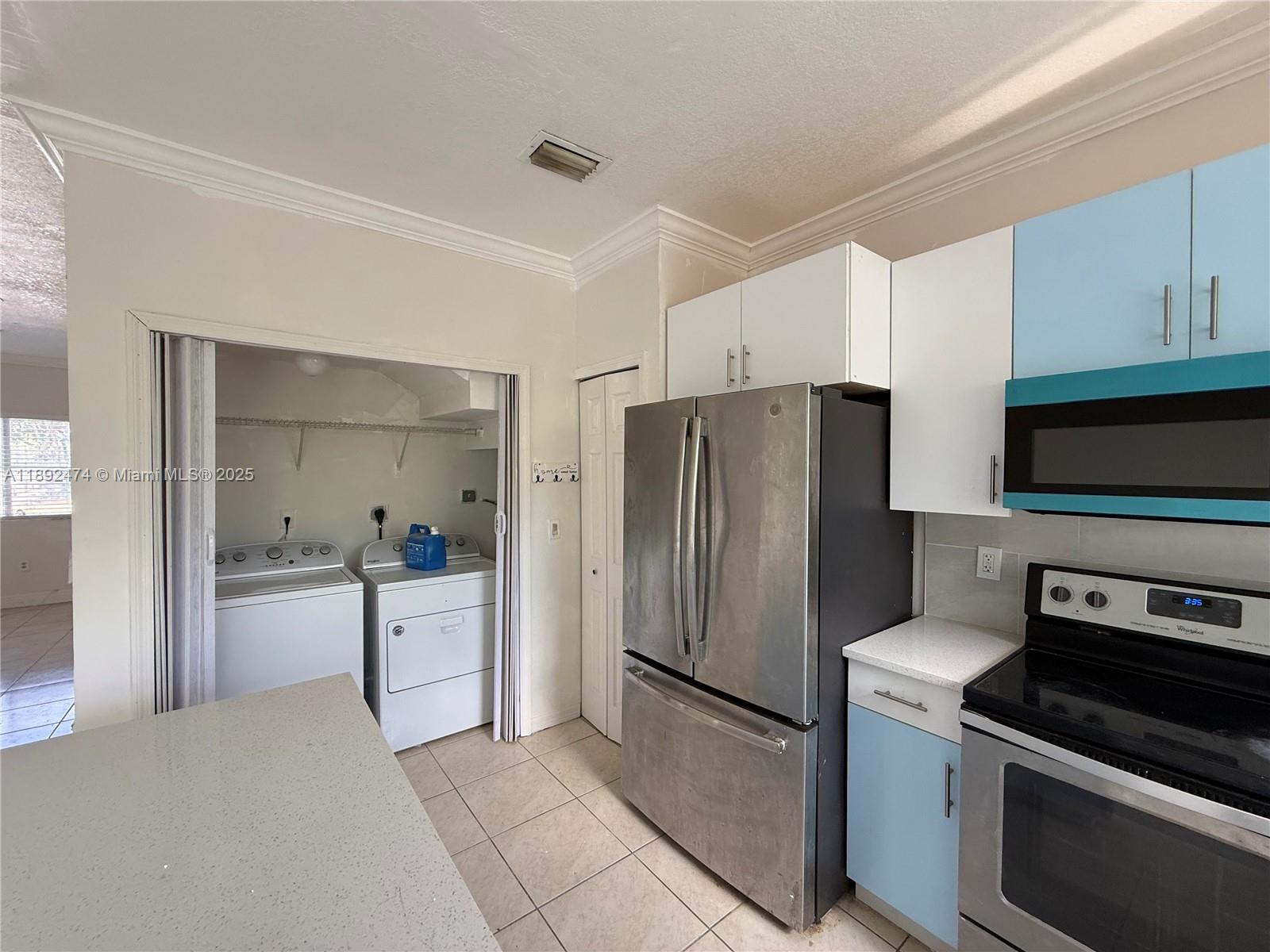 VENETIA GROVE - Residential Lease