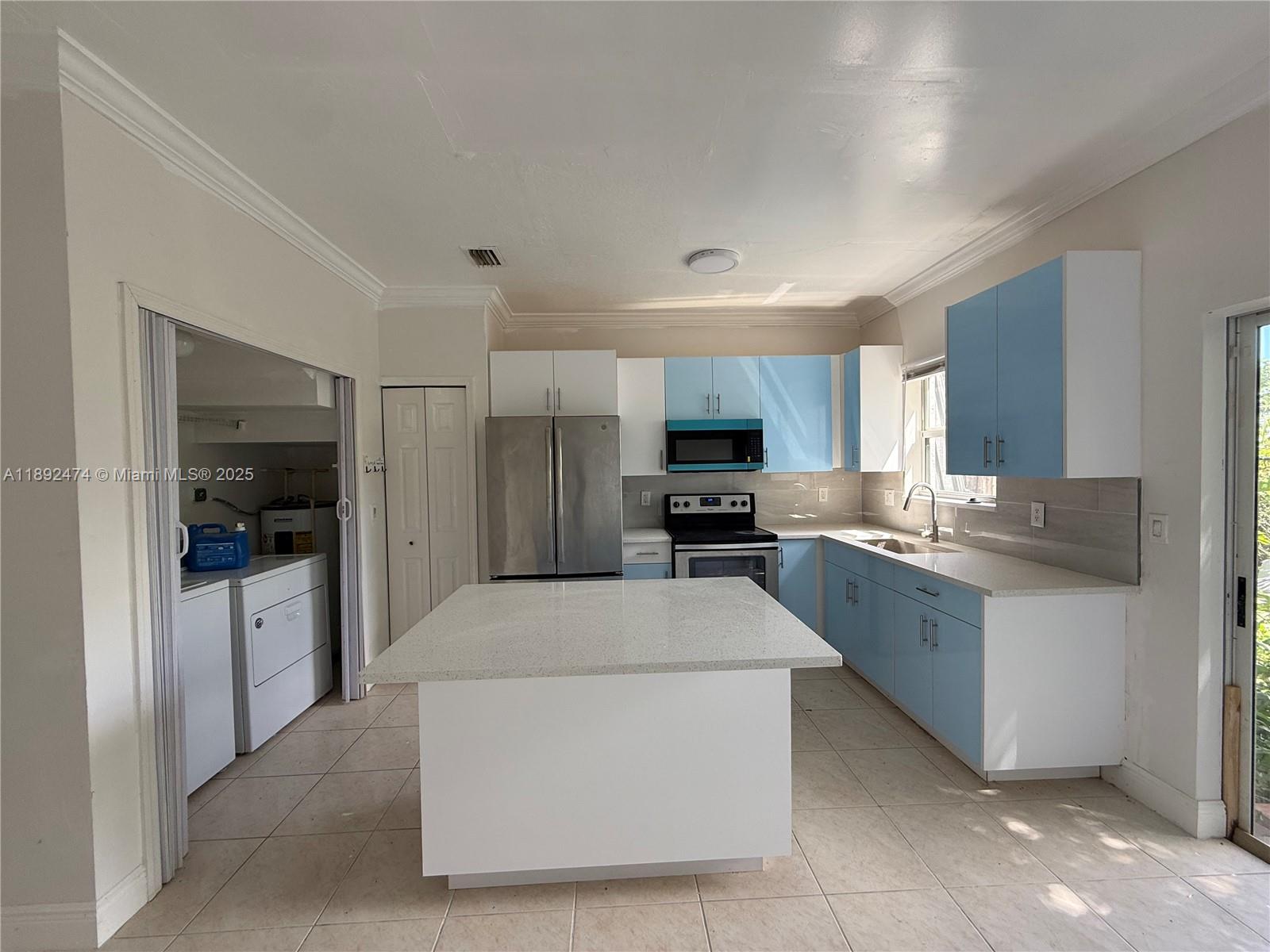 VENETIA GROVE - Residential Lease