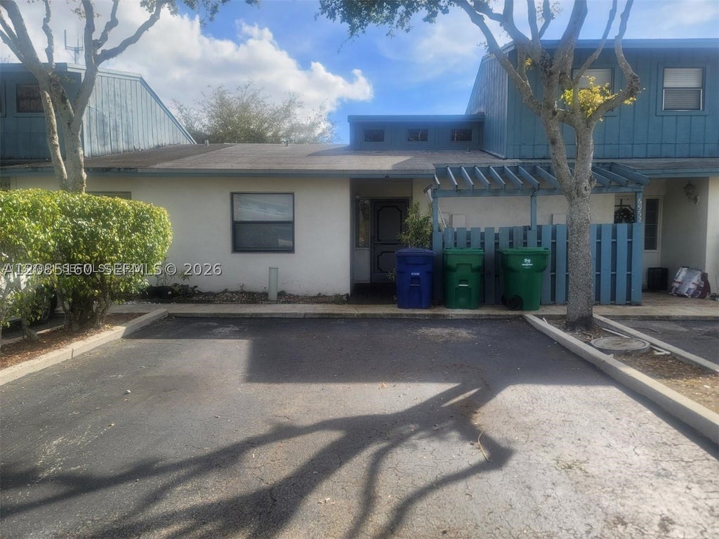 Photo of 6948 SW 36th Ct #16-Z, Miramar, FL 33023 (MLS # A12085160)