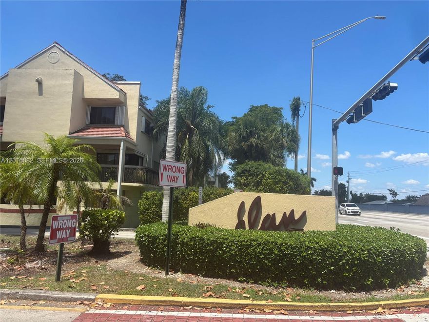 Prime location. condo for sale featuring 2-bedrooms 2-bathrooms plus a loft that can be used as an office, game room or small bedroom, spacious layout. close to expressways, shops and great schools. won't last.... 

For showing see brokers remarks