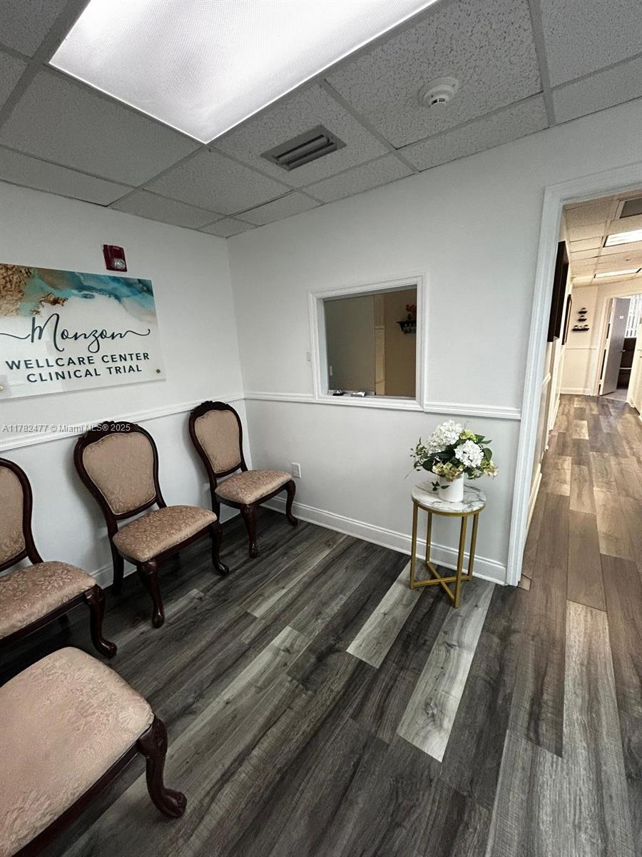 BEAUTIFUL OFFICE SPACE READY TO MOVE IN! IN EXCELLENT LOCATION, WITH WATER INCLUDED CALL NOW THIS WONT LAST!